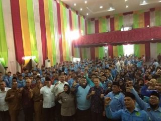 Peserta jambore Remaja Masjid se Sumut berfoto bersama usai pembukaan.