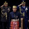 Kombes Johnny Eddizon Isir (kiri belakang), saat menjadi ajudan Presiden Joko Widodo. (kaldera/ist)