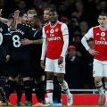 Duo Arsenal, Maitland-Niles dan Torreira lesu usai dibungkam Manc City 3 - 0 di Emirates Stadium. (kaldera/ind)