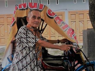 Azwar, 80, saat ditemui di seputaran Jalan Sei Bahorok Medan,