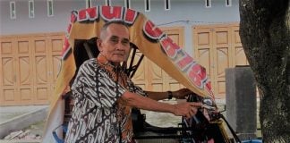 Azwar, 80, saat ditemui di seputaran Jalan Sei Bahorok Medan,