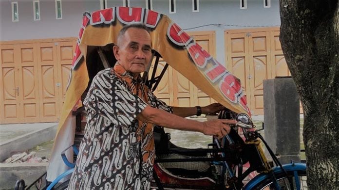 Azwar, 80, saat ditemui di seputaran Jalan Sei Bahorok Medan,