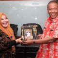 Qamarul Fattah (kanan) saat menerima kunjungan DPRD Tangerang Selatan, belum lama ini. (kaldera/ist)