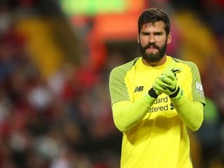 Kiper utama Liverpool, Alisson Becker.