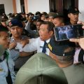 Kericuhan terjadi akibat Dirut PD Pasar Kota Medan yang dipecat, Rusdi Sinuraya tetap mengakui dirinya masih pejabat sah di perusahaan tersebut.