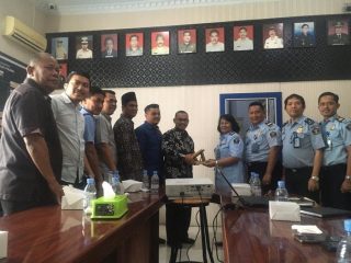 kunjungan kerja Ketua Komisi I DPRD Kota Medan, Rudyanto Simangunsong di Kantor Imigrasi Kelas I Polonia, Jalan Mangkubumi Medan.