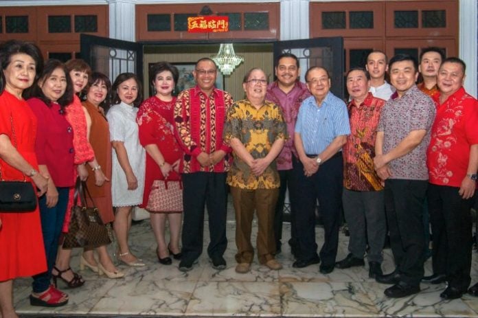 Plt Walikota Medan, Akhyar Nasution saat menghadiri open house Imlek di kediaman Indra Wahidin