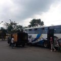 Sejumlah calon penumpang terlihat di Terminal Amplas, Senin (6/1/2020). Terminal ini akan direvitalisasi oleh pemerintah pada tahun ini. (kaldera/finta rahyuni)