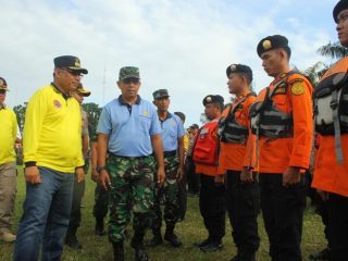Plt Walikota Medan, Akhyar Nasution saat memimpin apel kesiapan tanggap bencana di Halaman Istana Maimoon, Medan, Rabu (22/1/2020).
