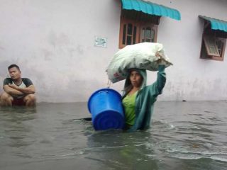 Kadis PU Medan Sebut Banjir di Medan Akibat Sungai Deli Meluap