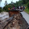 Banjir besar melanda Tapanuli Tengah (Tapteng) dan sementara merenggut nyawa 6 penduduk setempat.