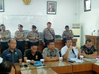 Proses serah terima jabatan direksi perusahaan daerah di Kantor PD Pasar, Komplek Pasar Petisah, Medan, Selasa (21/1/2020).