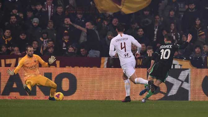 AS Roma tidak berdaya saat bertandang ke Mapei Stadium, markasnya Sassuolo, Minggu (2/2/2020) dinihari. Dzeko dkk menyerah 2-4.