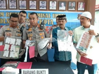 Buang Sobekan Al Quran dekat Masjid Raya Medan.