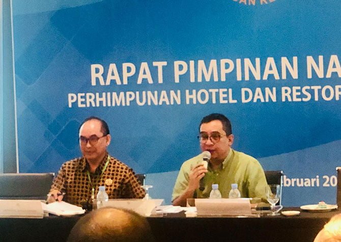 Denny S Wardhana, ketua PHRI Sumut menjadi pimpinan sidang komisi organisasi dalam Munas ke XVII PHRI di Hotel Resinda Karawang, Jawa Barat.(kaldera/armin nasution)