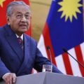 Usai Mundur, Mahathir Minta Maaf