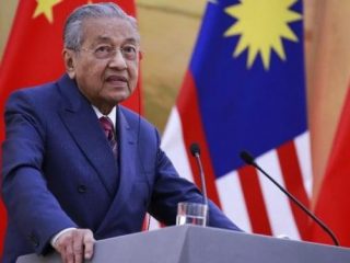 Usai Mundur, Mahathir Minta Maaf