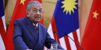 Usai Mundur, Mahathir Minta Maaf