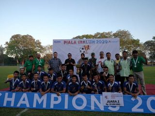 Inalum FC berfoto bersama usai menerima hadiah. Tim ini keluar sebagai juara 2 Piala Inalum 2020.