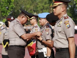 Kapoldasu Sematkan Pin, Kompol Herwansyah Polisi Teladan
