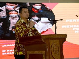 Kepala Dinas Kesehatan Sumut, Alwi Mujahit Hasibuan, saat memberikan kata sambutan pada pertemuan Koordinasi Kesiapsiagaan Menghadapi Penyebaran Virus Corona di Aula Raja Inal Siregar Kantor Gubernur Sumut
