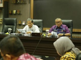 Ketua Ombudsman Perwakilan Sumut, Abyadi Siregar saat menggelar pertemuan dengan Pemko Medan di Ruang Rapat I Kantor Walikota Medan, Kamis (6/2/2020).