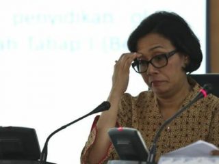 Menteri Keuangan Sri Mulyani mengatakan peningkatan defisit terjadi karena realisasi penerimaan negara lebih rendah belanja negara.
