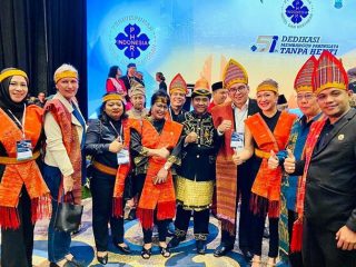 Delegasi Sumut foto bersama dengan Ketua BPP PHRI Hariadi Sukamdani di Resinda Hotel Kawarang Jawa Barat yang menjadi arena Munas ke XVII, Senin (10/2/2020).