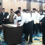 Ketua KPU Medan, Agussyah R Damanik melantik 105 Panitia Pemilihan Kecamatan (PPK) untuk Pilkada Kota Medan 2020 di Grand Inna, Sabtu (29/2/2020).