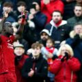 Striker Liverpool, Sadio Mane mencetak gol. Kemenangan atas Bournemouth membuat The Reds kini punya 82 poin.
