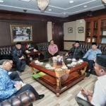 Para ASN melakukan Rapat terkait Pakaian Adat Melayu di Lingkungan Pemko Medan.