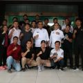 Plt Walikota Medan, Akhyar Nasution foto bersama dengan Atlet Mixed Martial Arts (MMA).