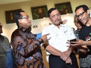 Gojek Resmi Akuisisi Bluebird