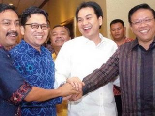 Foto dokumentasi 2011 saat Ahmad Doli Kurnia dan Azis Syamsuddin diapit Menko Kesra Agung Laksono dan Menpora Andi Malarangeng. Doli dan Azis sepakat bersatu soal KNPI kala itu.