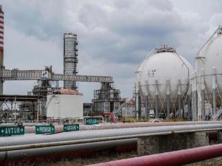 Anjloknya harga minyak dunia hari ini dipicu kekhawatiran pasar terhadap permintaan minyak akibat meluasnya penyebaran virus corona (coronavirus). Ilustrasi (ist)