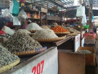 Pedagang resmi Pasar Kampung Lalang keluhkan keberadaan Pedagang Kaki Lima (PKL)