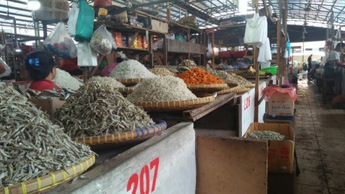 Pedagang resmi Pasar Kampung Lalang keluhkan keberadaan Pedagang Kaki Lima (PKL)
