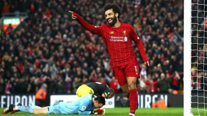 Striker Liverpool, Mohammed Salah saat merayakan gol keduanya ke gawang Southampton.