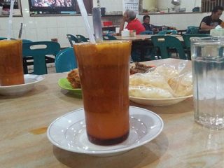 Teh Susu Telur (TST) Pak Haji. (kaldera/imran/pkl)