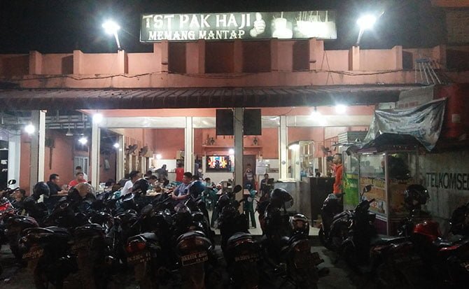 Teh Susu Telur (TST) Pak Haji, yang berlokasi di Jalan Puri Kec Medan Area. (kaldera/imran/pkl)