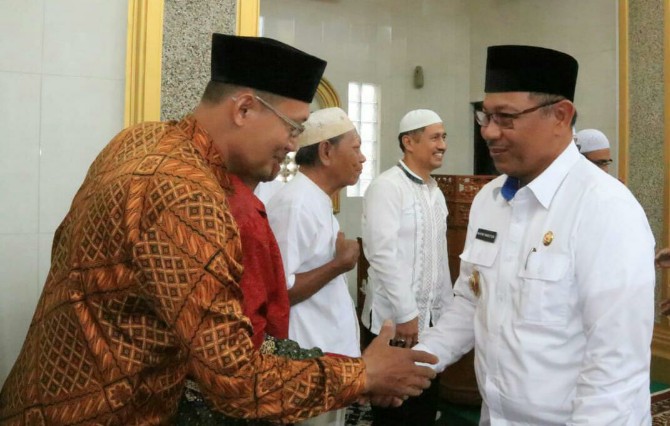 Plt Walikota Medan Akhyar Nasution saat Safari Jumat di Masjid Darul Jalal, Jalan Taud /Jalan Sukaria No 29 Kelurahan Sidorejo Kecamatan Medan Tembung.