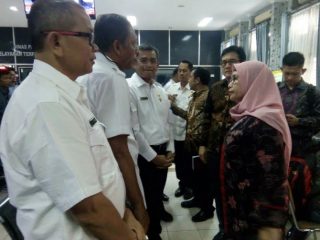 Wakil Ketua KPK, Lili Pintauli Siregar ketika berdialog dengan Pimpinan OPD lingkungan Pemko Medan di Kantor Dinas Penanaman Modal dan Pelayanan Terpadu Satu Pintu Kota Medan, Rabu (11/3/2020)