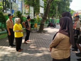 Pendidikan karakter dalam bentuk Kemah Remaja Literasi dan Pariwisata (KERLIP) di Kelurahan Belawan Bahari Kecamatan Medan Belawan, Jumat (13/3/2020).