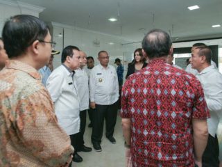 Gubernur Sumatera Utara, Edy Rahmayadi didampingi Plt Walikota Medan, Akhyar Nasution Meninjau Rumah Sakit Umum Sari Mutiara.