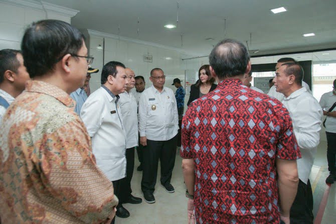 Gubernur Sumatera Utara, Edy Rahmayadi didampingi Plt Walikota Medan, Akhyar Nasution Meninjau Rumah Sakit Umum Sari Mutiara.