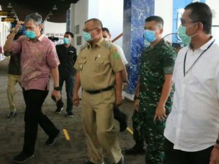 PLT Walikota Medan, Akhyar Nasution ketika meninjau Terminal Penumpang Bandar Deli Pelabuhan Belawan Jalan Stasiun Belawan, Senin (23/3/2020).
