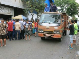 Takut Terpapar Corona, Warga Tutup Akses ke TPA Terjun
