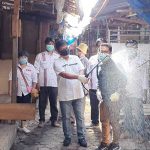 Kader Nasdem Toba Gelar Penyemprotan Disinfektan Di Pasar Balige. (ist)