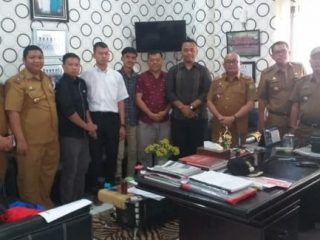 Camat Medan Deli, Fery Suhery saat menerima audiensi 5 anggota PPK Medan Deli di Kantor Kecamatan Medan Deli di Kantor Camat Medan Deli, Senin (2/3/2020).