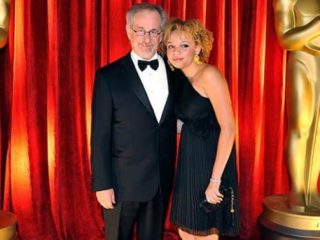 Steven Spielberg bersama putrinya Mikaela Spielberg